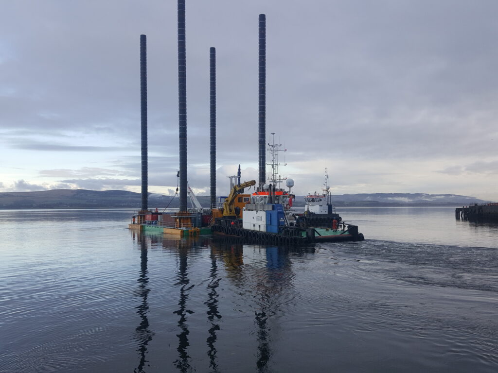 modular jack up barge being positioned by tugs
