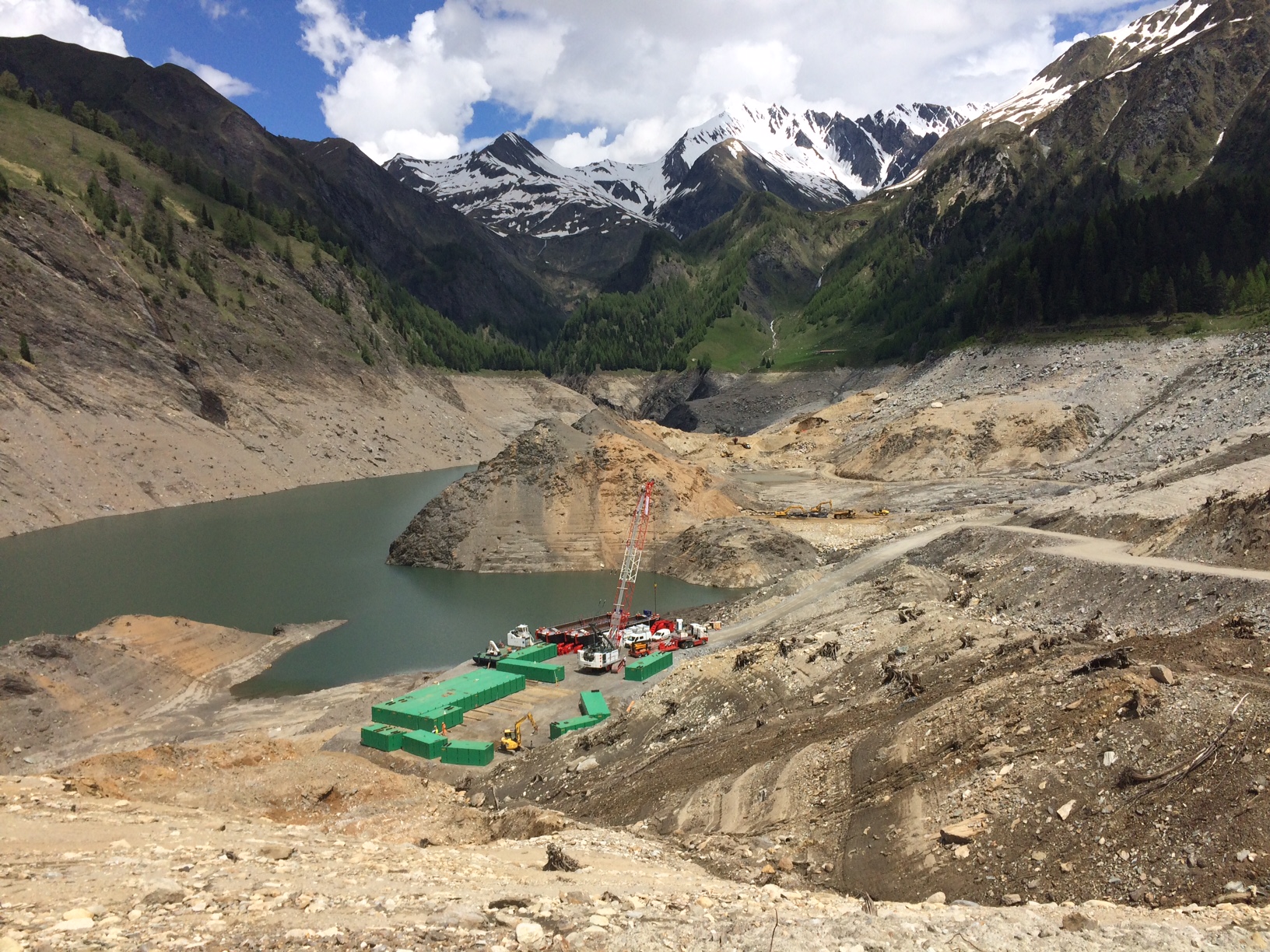 assembly modular pontoon sectional barge in lake