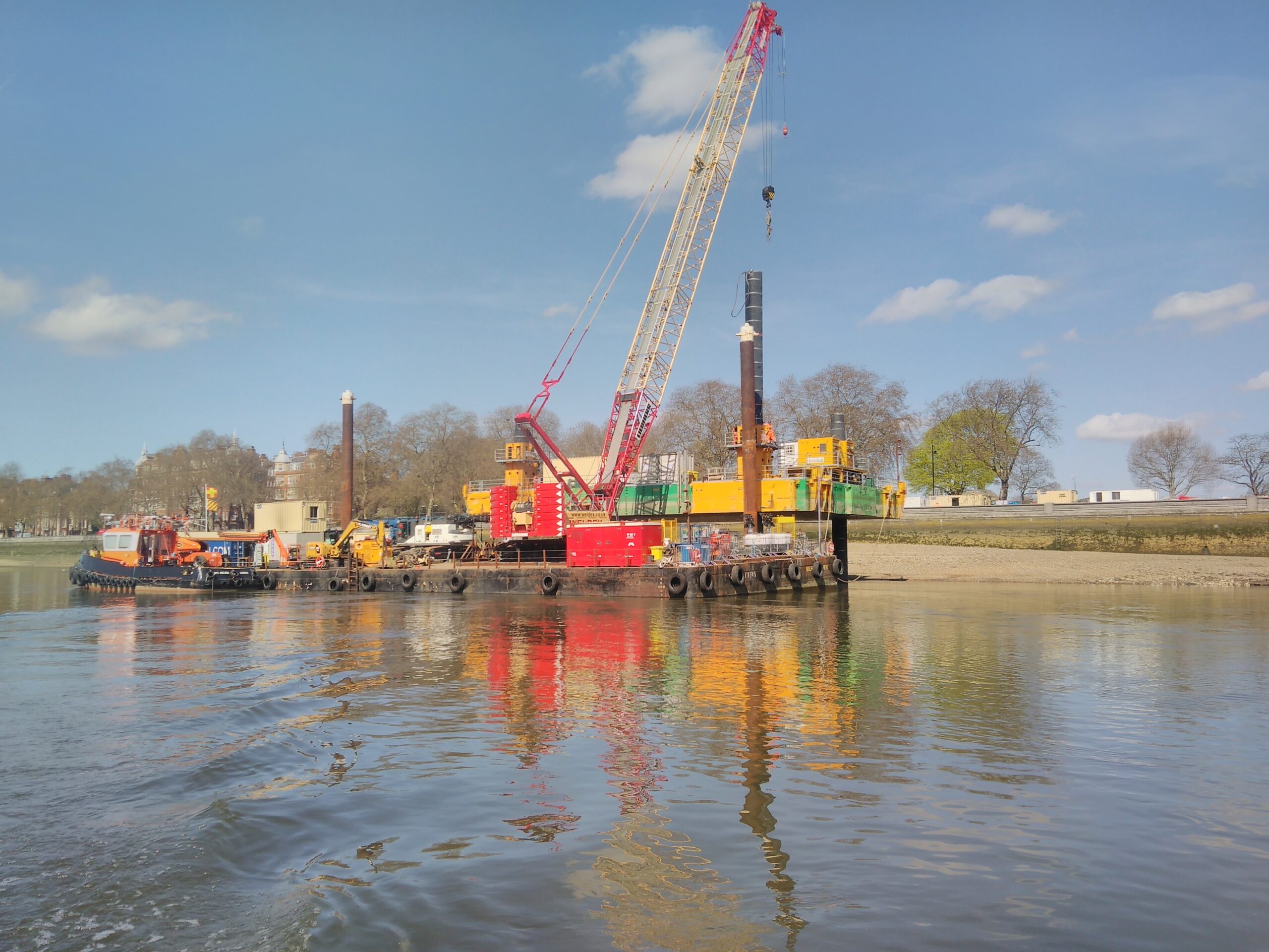 Combifloat modular jack up barge self elevating platform