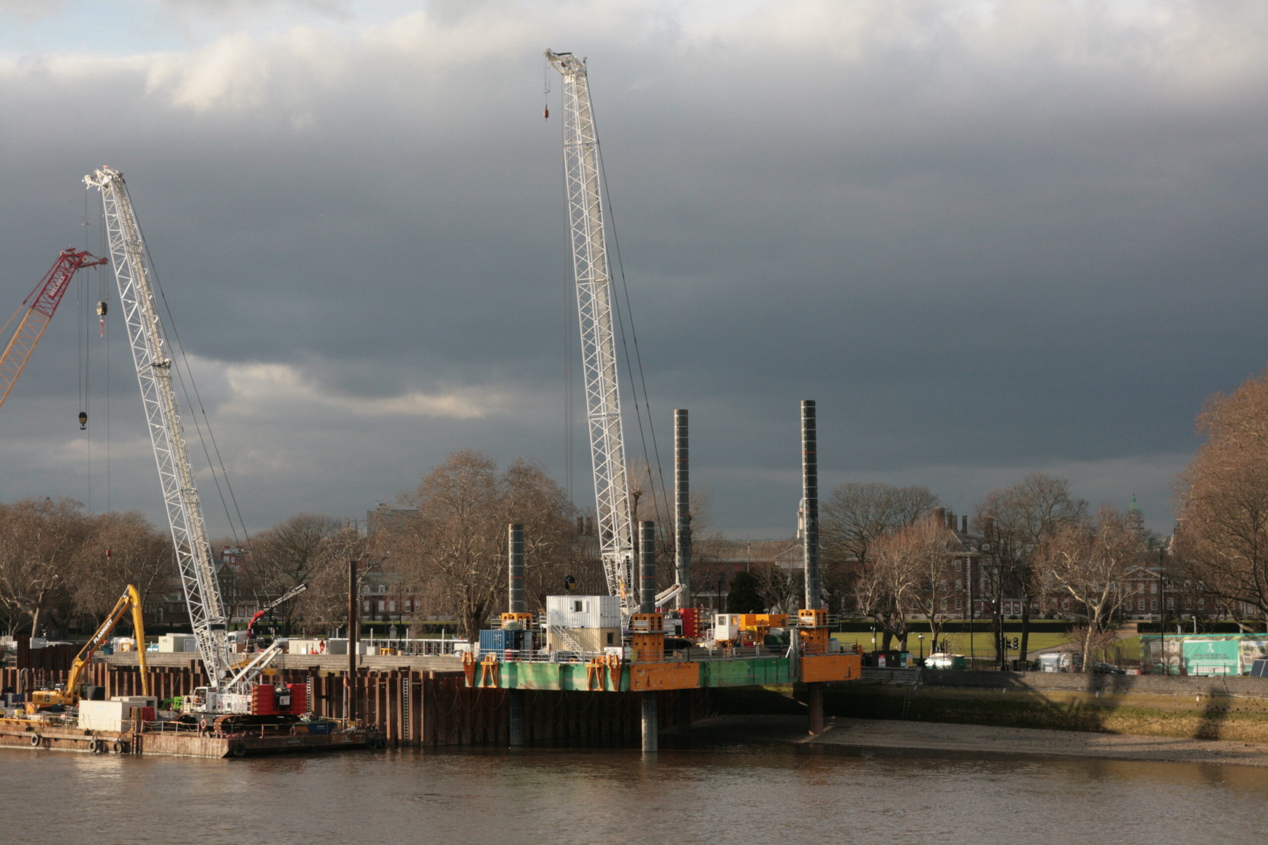 Combifloat modular jack up barge self elevating platform