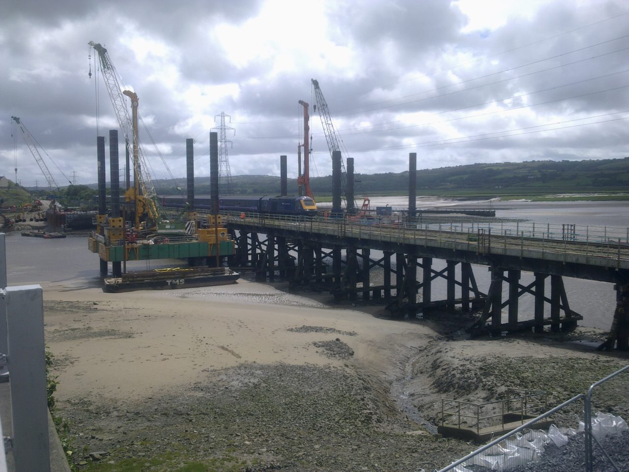 Combifloat C7 modular jack up barge working on railbridge