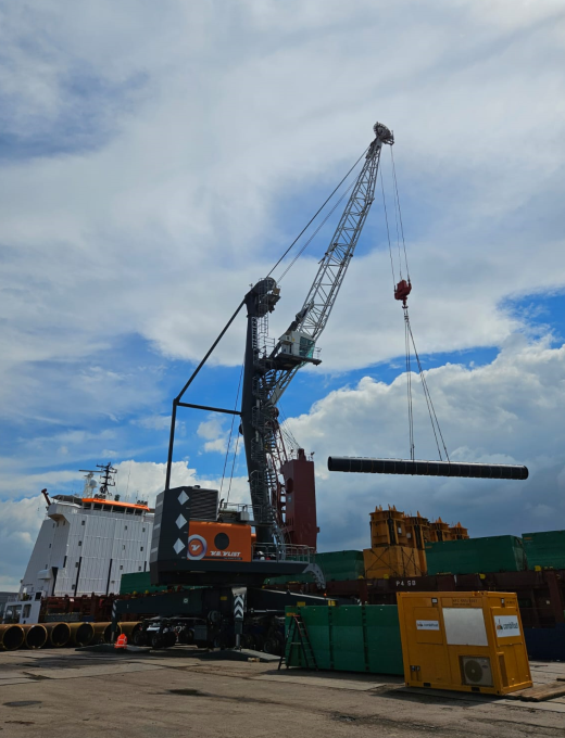 C7 jack up barge shipment by vessel