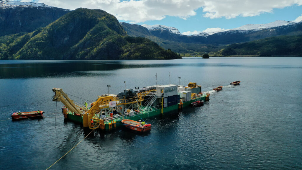 combifloat c7 cable lay barge nexans