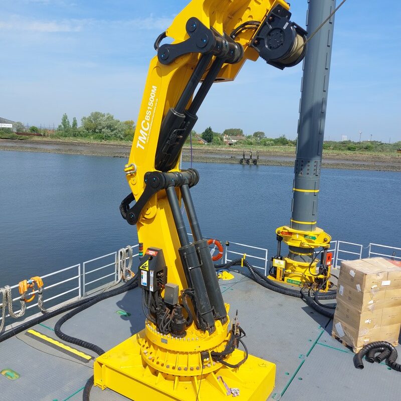 crane on jack up, pedestal click and go