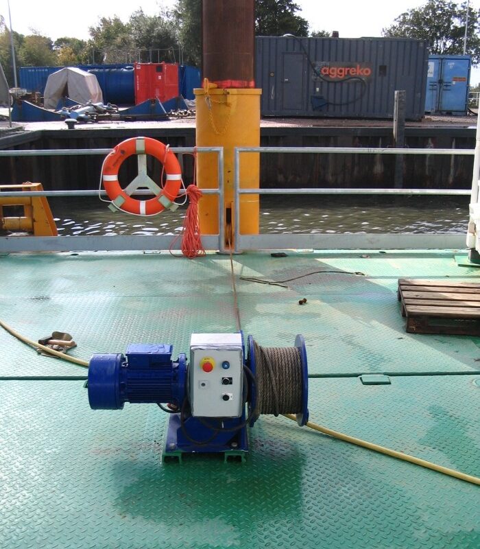 20inch HSP with winch - remote